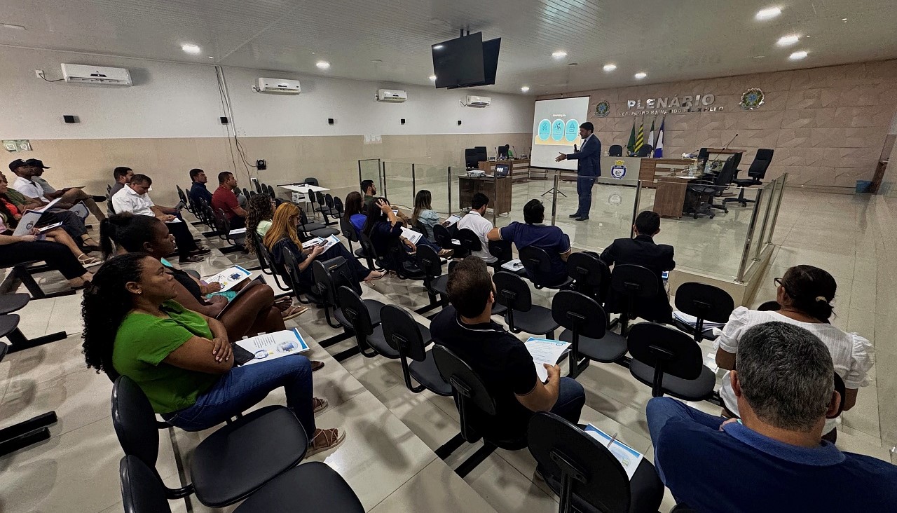 CÂMARA MUNICIPAL DE SIMÕES INVESTE EM QUALIFICAÇÃO PARA O CORPO TÉCNICO E POLÍTICO.