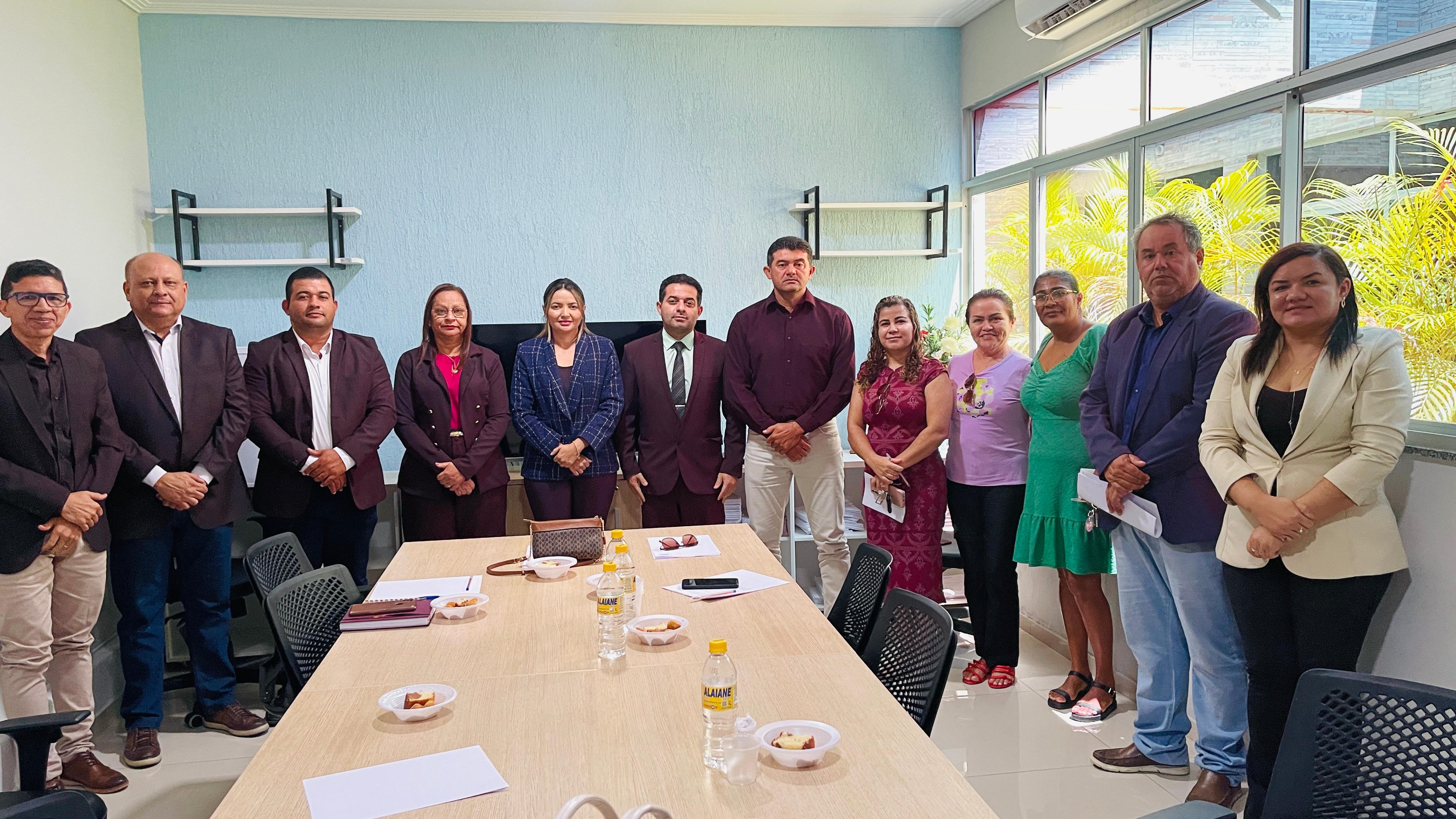 REUNIÃO ENTRE A CÂMARA MUNICIPAL E O SINDICADO DOS SERVIDORES MUNICIPAIS