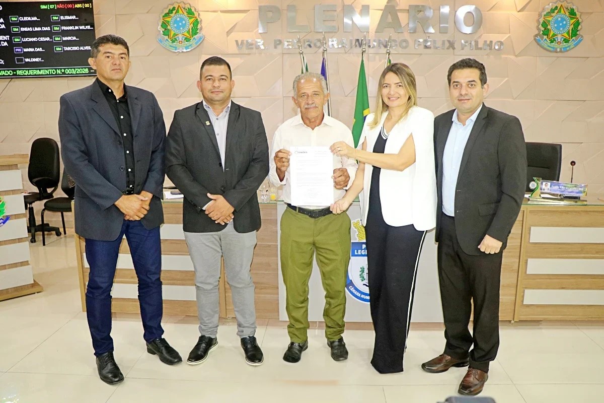 Vereadores de oposição destinam R$ 40 mil para associação de apicultores e fortalecem produção de mel em Simões.